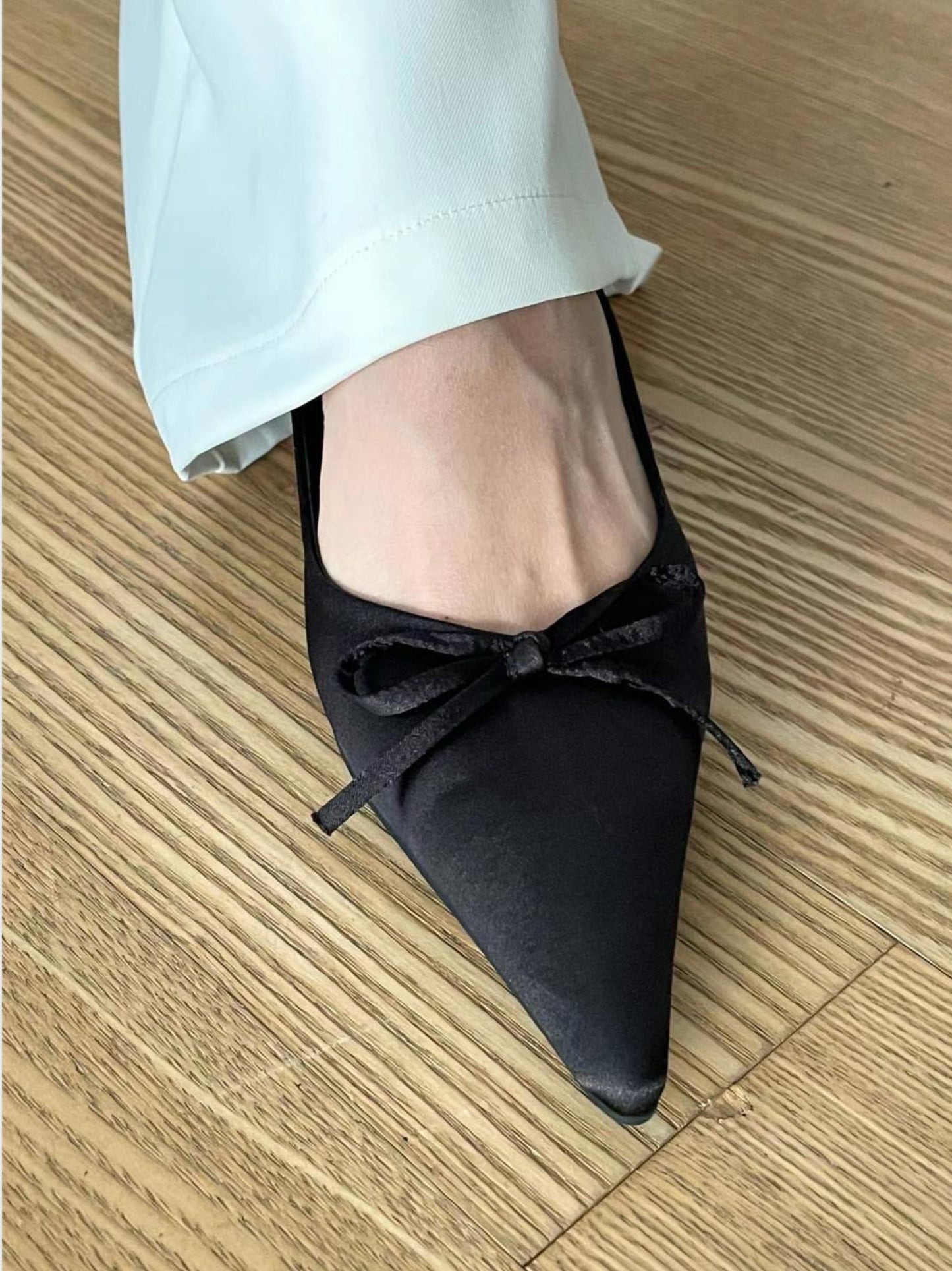 Pointed Ribbon Shoes
