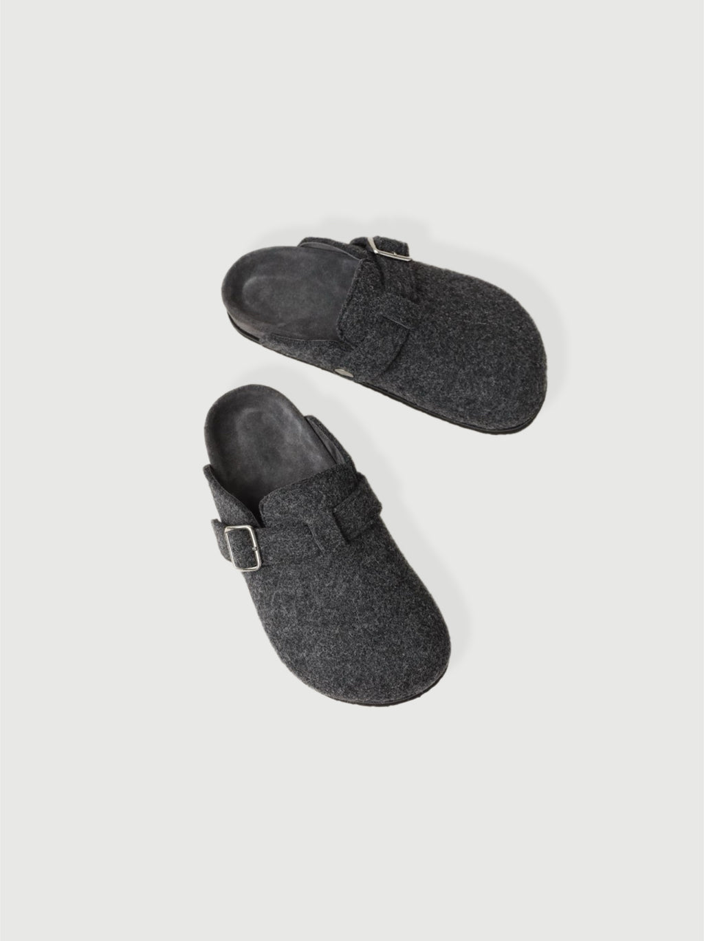 Mou Slippers in Grey