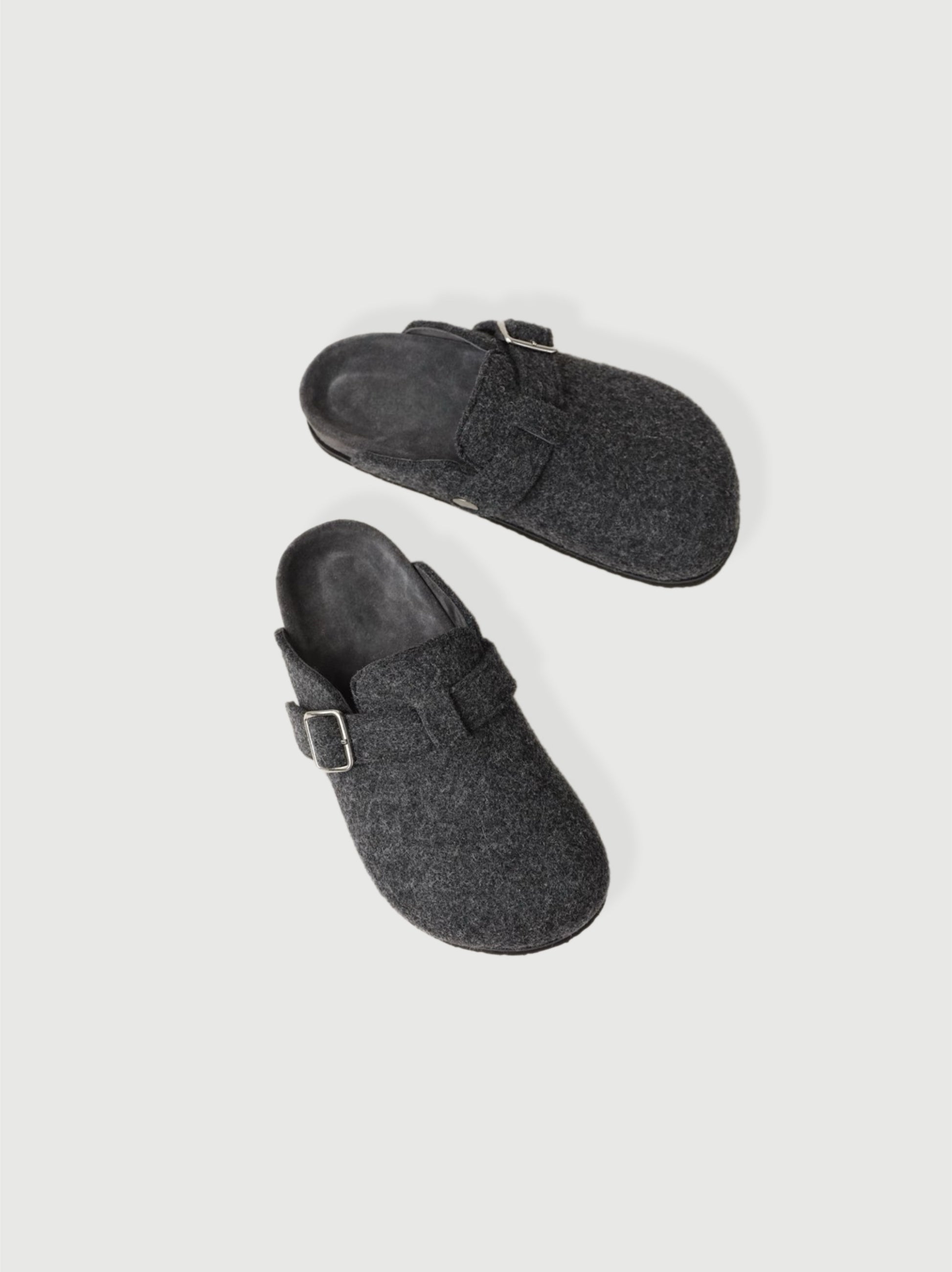 Mou Slippers in Grey