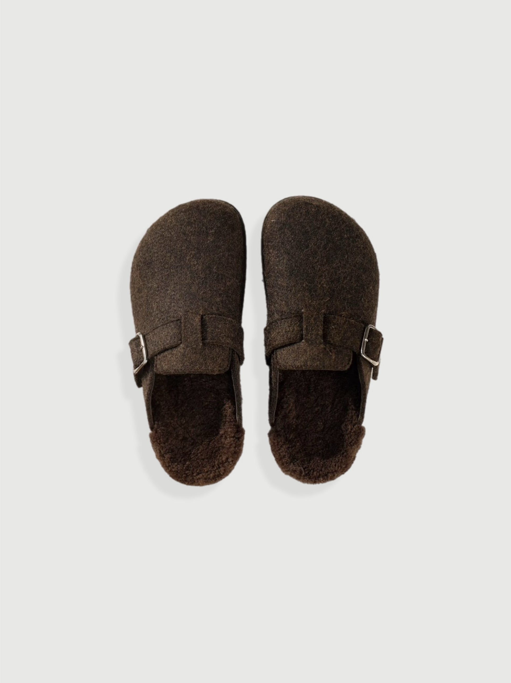 Mou Slippers in Brown