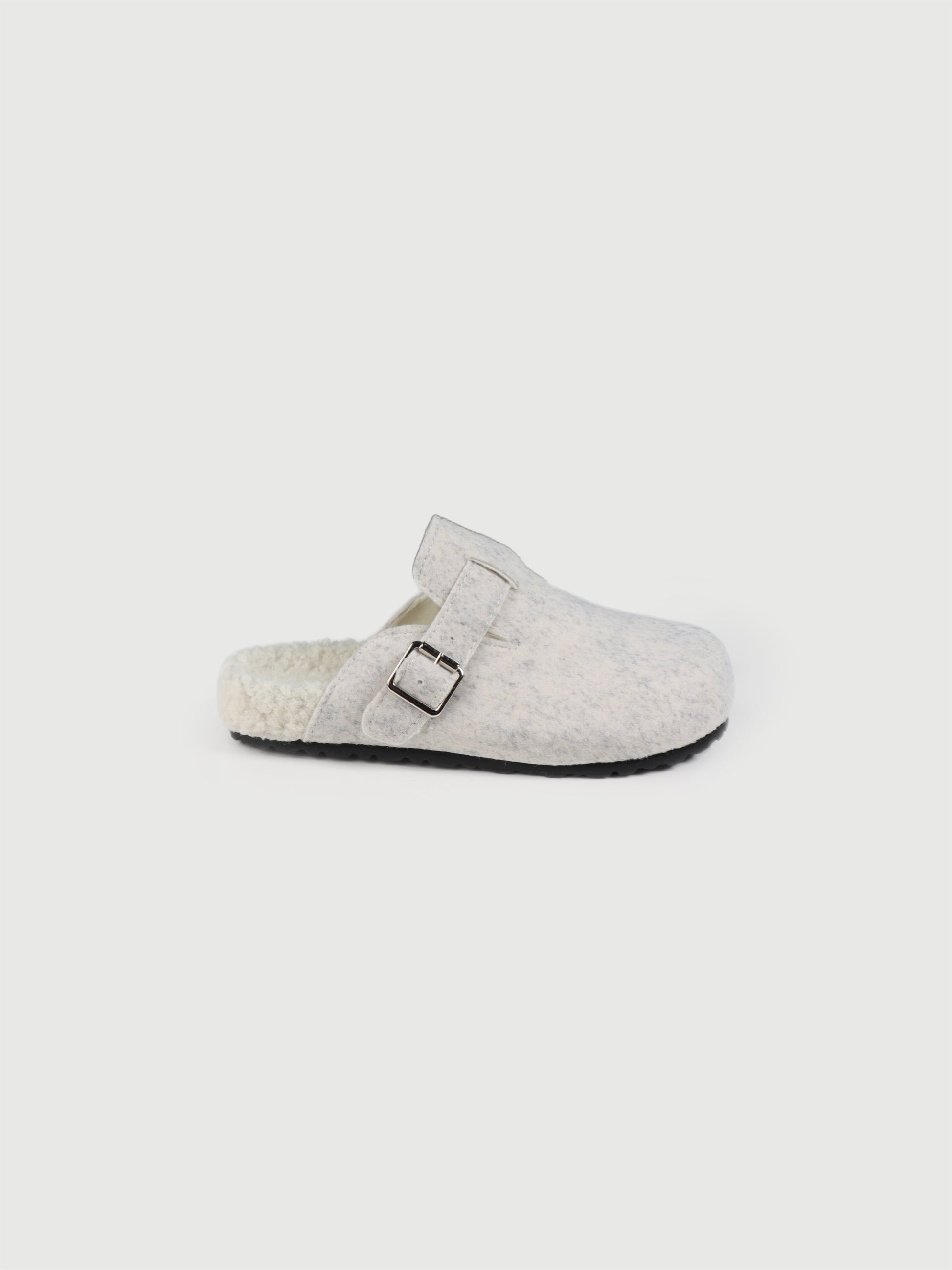 Mou Slippers in Shiro