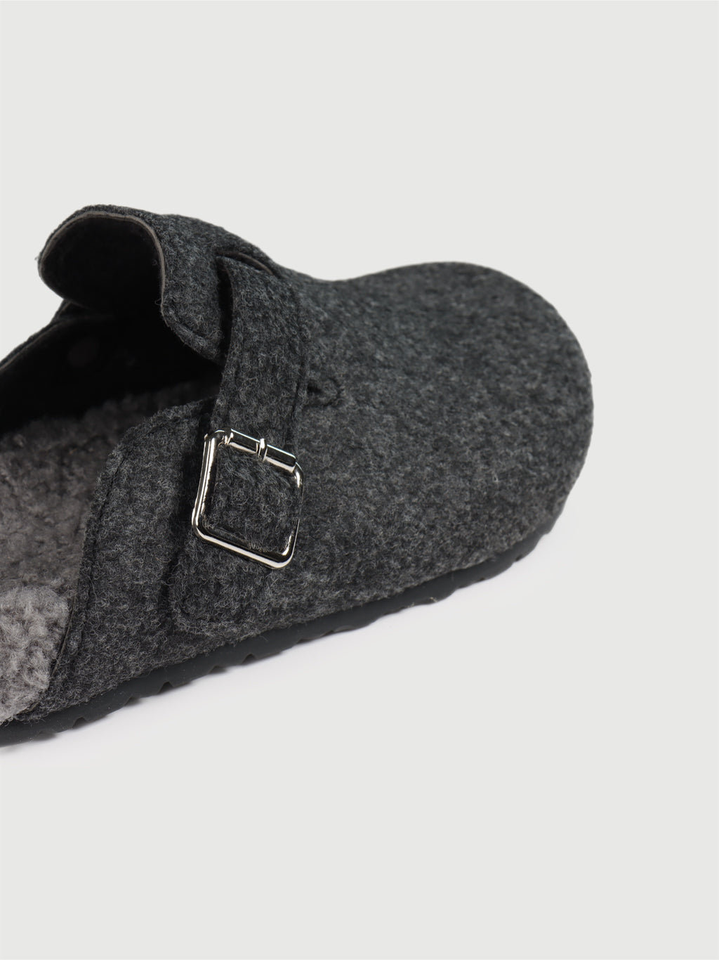 Mou Slippers in Grey