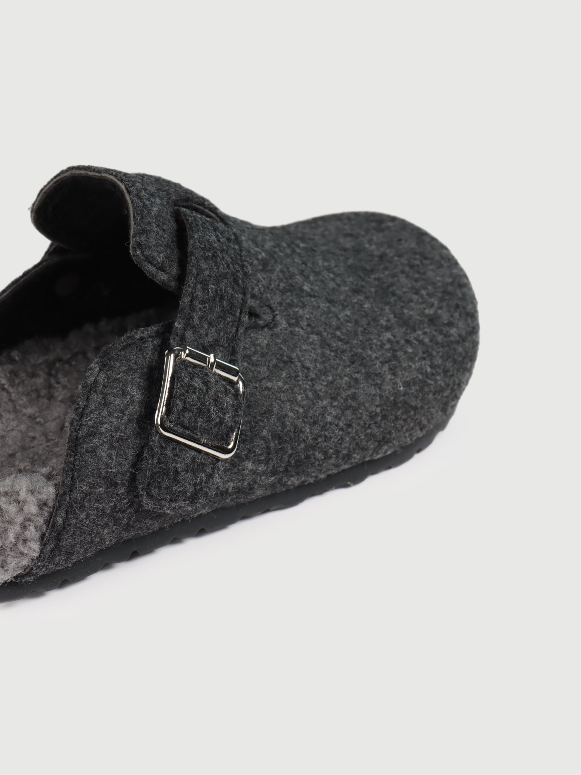 Mou Slippers in Grey