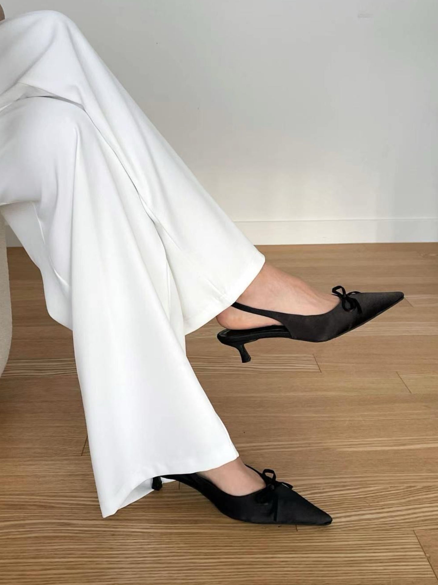 Pointed Ribbon Shoes