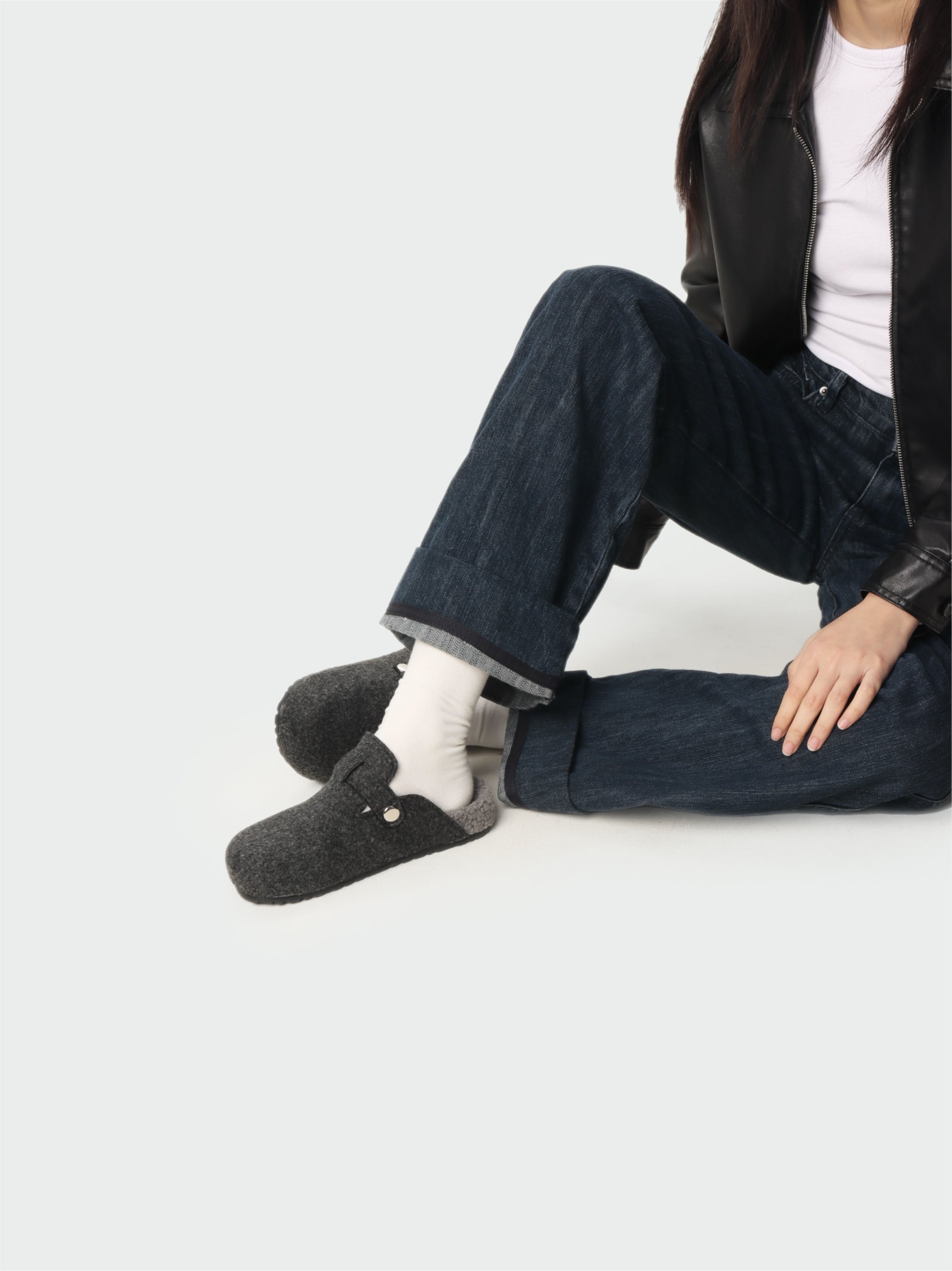 Mou Slippers in Grey
