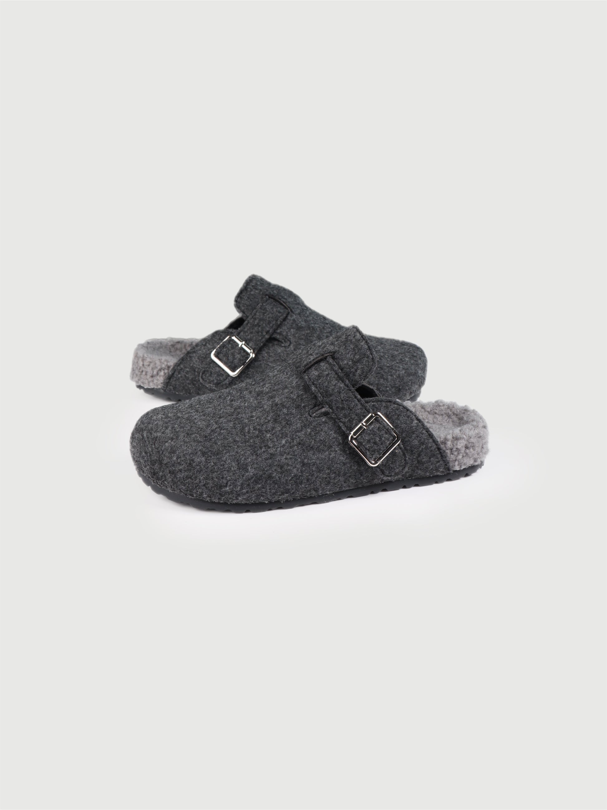 Mou Slippers in Grey