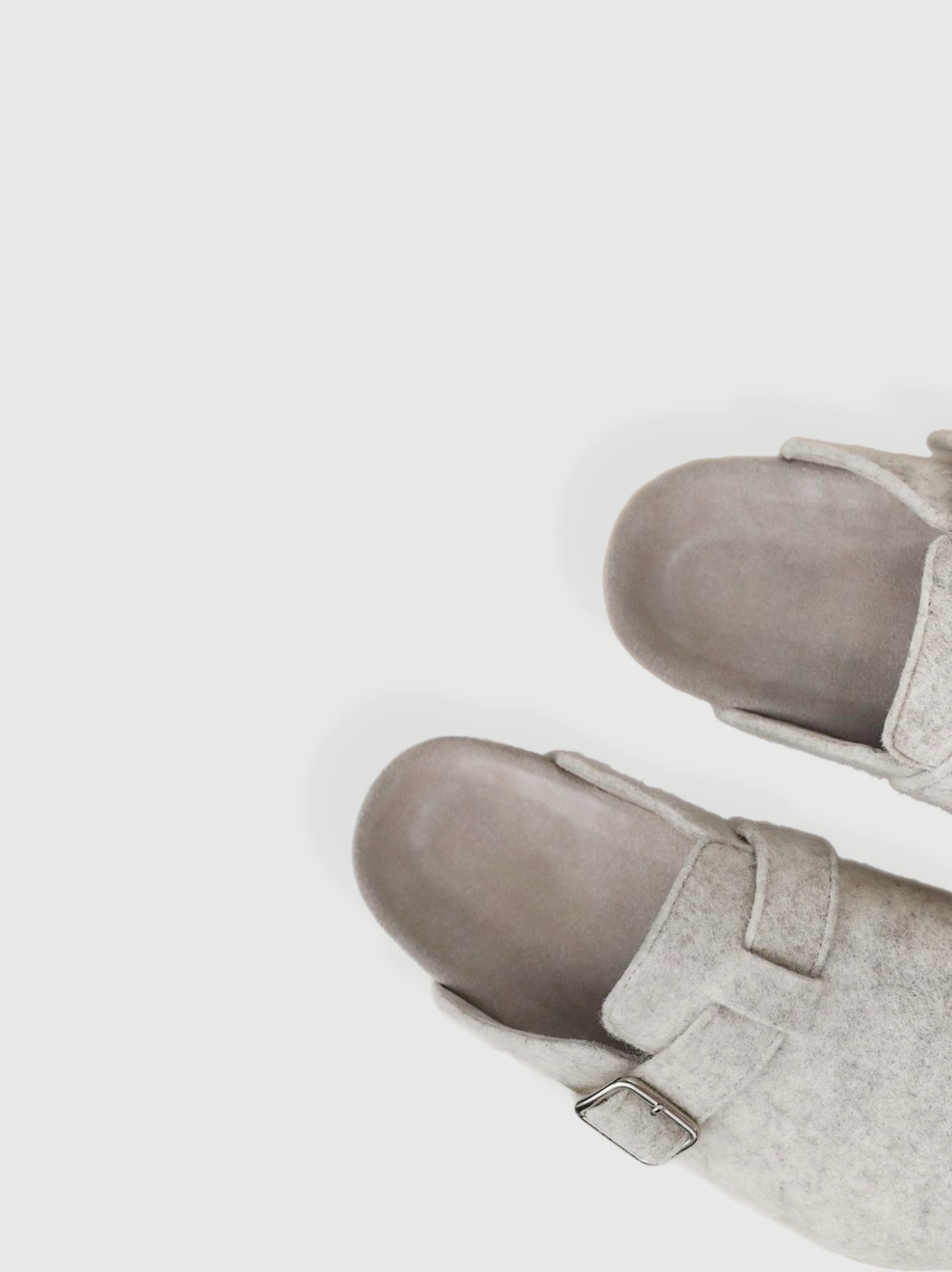 Mou Slippers in Shiro