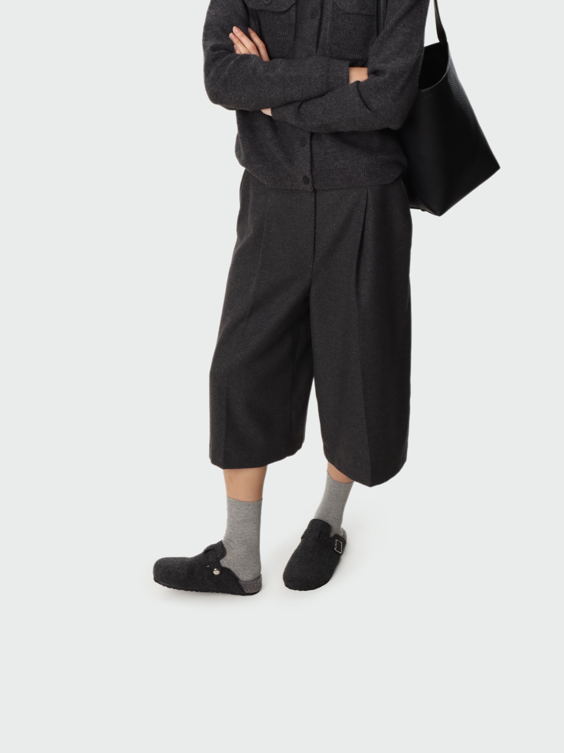 Mou Slippers in Grey